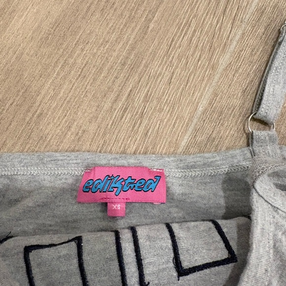 Edikted Gray Camisole with Navy '80' Design - Picture 2 of 2
